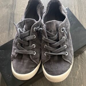 Steve Madden Gray Suede Lace-Up Sneakers